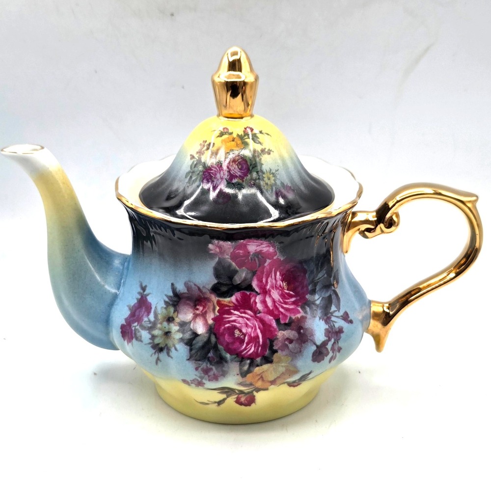 BAVARIA HAND PAINTED TEAPOT ROSES‎ GOLD TRIM